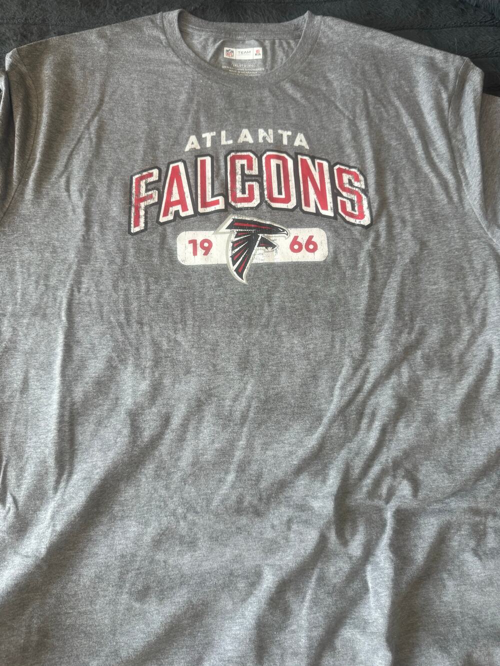 Atlanta Falcons grey short sleeve graphic t-shirt